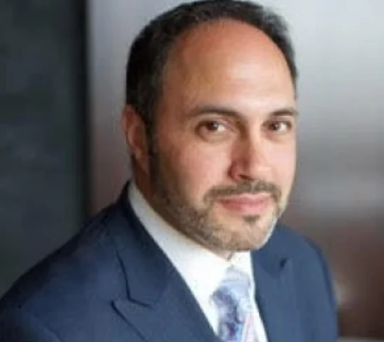 Photo of Dr Armin Tehrany